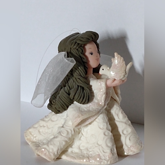 Freedom Kneeded Angel with Dove - Picture 1 of 8